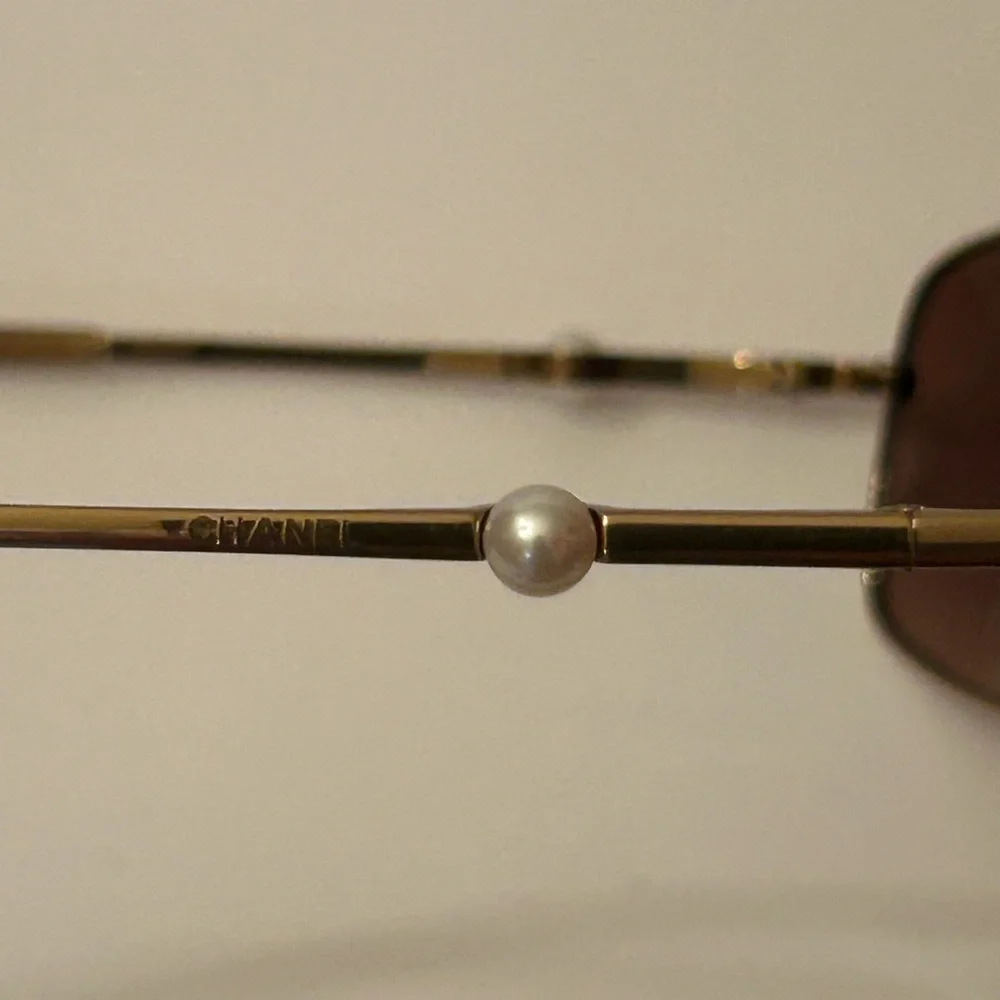 CHANEL Gold Sunglasses with Pearl Embellishment - Picture 8 of 9